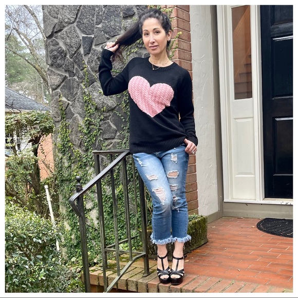 Beautiful Heart ❤️ pull over sweater - Picture 2 of 9